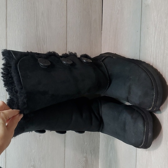 Ugg Australia Women 1873 Tall Suede Sheepskin Button 3 Boots shoes sz 7 - Picture 2 of 14
